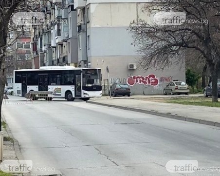 Хаос в Смирненски заради два аварийни ремонта, автобуси се лутат по малките улички