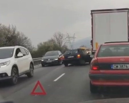 Заради лек инцидент! Околовръстното е блокирано от Асеновградско шосе до 6-ти километър