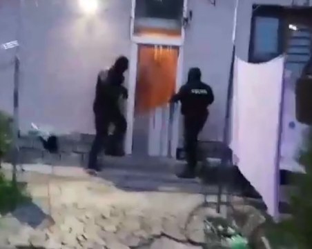 Спецакция в Кресна и Сандански, има арестувани
