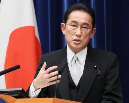 Японският премиер с изненадваща визита в Киев