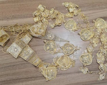 Задържаха контрабандни златни бижута за близо 200 000 лева на 