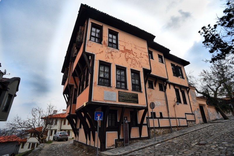 Фирмата от село Козарка се отказа от реставрацията на къща „Ламартин” за 1,5 млн. лева