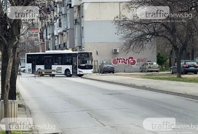 Хаос в Смирненски заради два аварийни ремонта, автобуси се лутат по малките улички