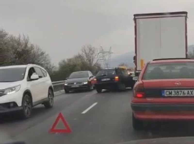 Заради лек инцидент! Околовръстното е блокирано от Асеновградско шосе до 6-ти километър