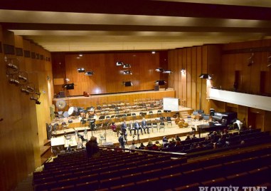 Ремонтът на Концертна зала отново може да влезе в глух