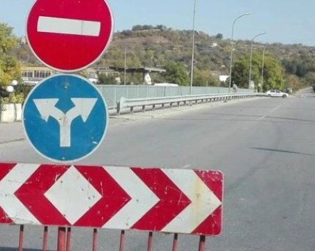 АПИ отпуска близо 400 млн. лв. за пътни знаци и маркировка