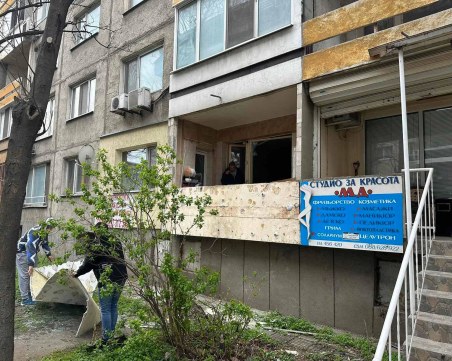 Газова бутилка се взриви в апартамент в Смирненски, собстеникът бил в съседно помещение