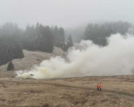 Обучение на пожарникари с екшън сценарии и разбит самолет край Смолян