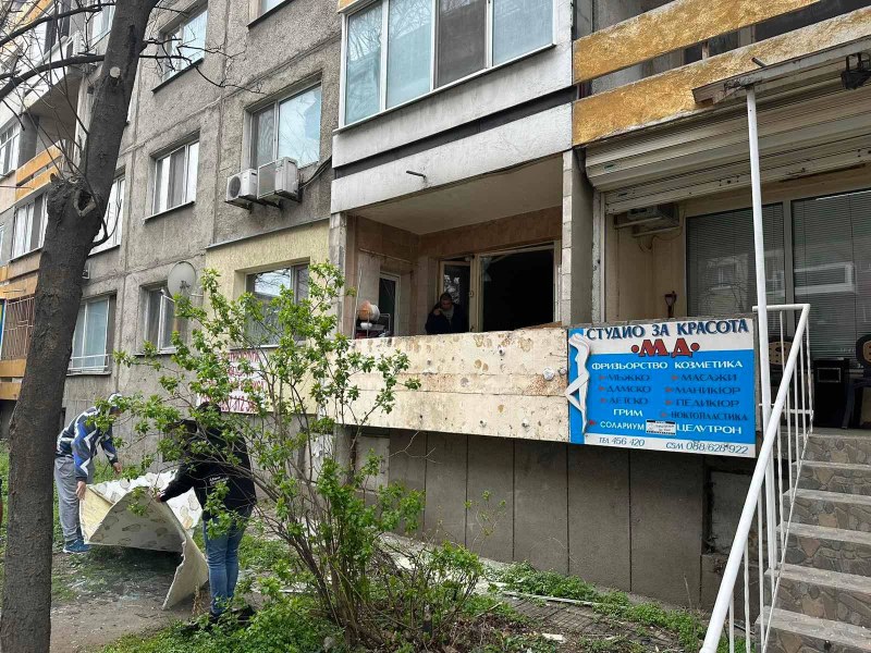 Газова бутилка се взриви в апартамент в Смирненски, собстеникът бил в съседно помещение