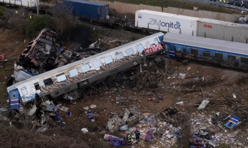 След смъртоносната катастрофа: Влаковете в Гърция потеглиха отново