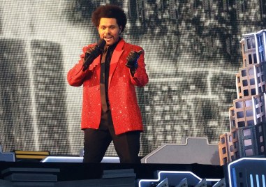 Певецът The Weeknd е най-популярният изпълнител в света. Певецът и