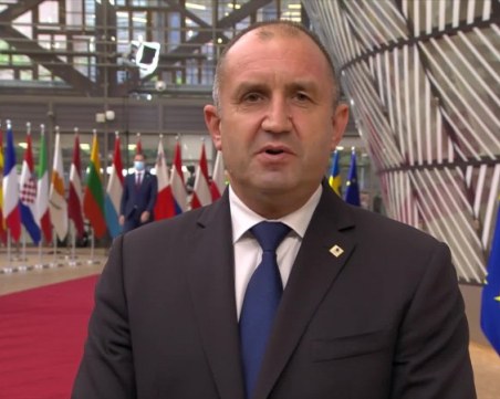 Радев: Страната ни не участва в съвместната доставка на снаряди за Украйна