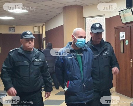 Цирк в съда: Подсъдим за убийство иска да се защитава сам, гони прокурор и решава вместо съдията