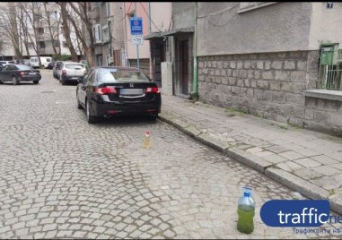 Стари навици, стар герой: Пловдивчанин брани паркомясто с години, тубите – едни и същи