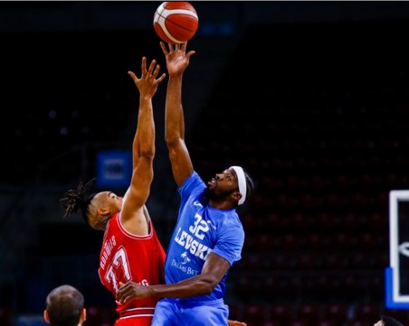 Левски вдигна баскетболната купа в битка срещу ЦСКА