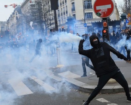 Над 450 са вече арестуваните заради протестите и безредиците във Франция