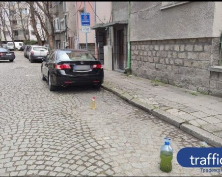 Стари навици, стар герой: Пловдивчанин брани паркомясто с години, тубите – едни и същи