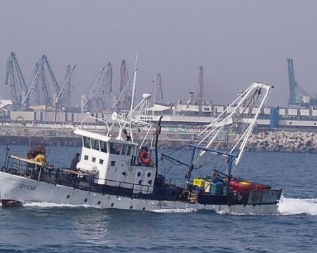 Задържаха три български кораба в Румъния