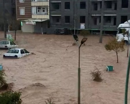 Жертвите на наводненията в Турция вече са 21