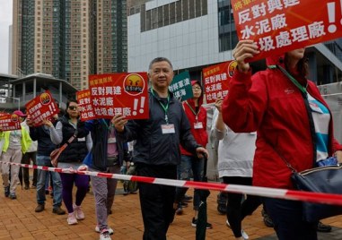 Десетки хора се включиха в първия протест в Хонконг разрешен