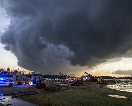 Най-малко 26 жертви на торнада и гръмотевични бури в Мисисипи и Алабама