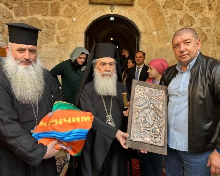 Патриархът на Йерусалим освети знамето на община Кричим