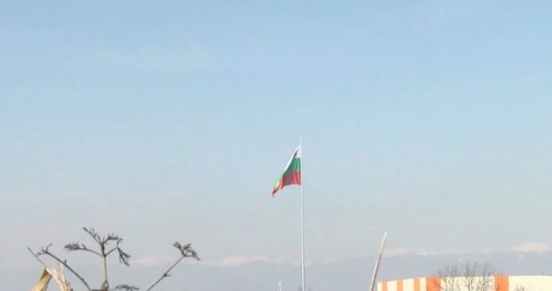 Издигнаха най-високото българско знаме край Пловдив