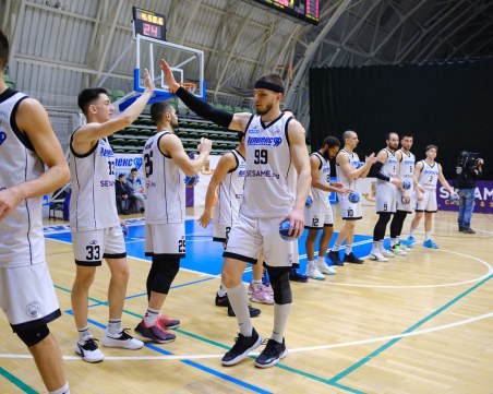 Академик с много важен мач срещу Черно море Тича