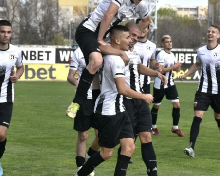 Дубълът на Локо продължава с добрите игри, справи се и с Черноморец