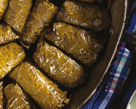 Вкусни и бързи за приготвяне: Сарми с лозови листа