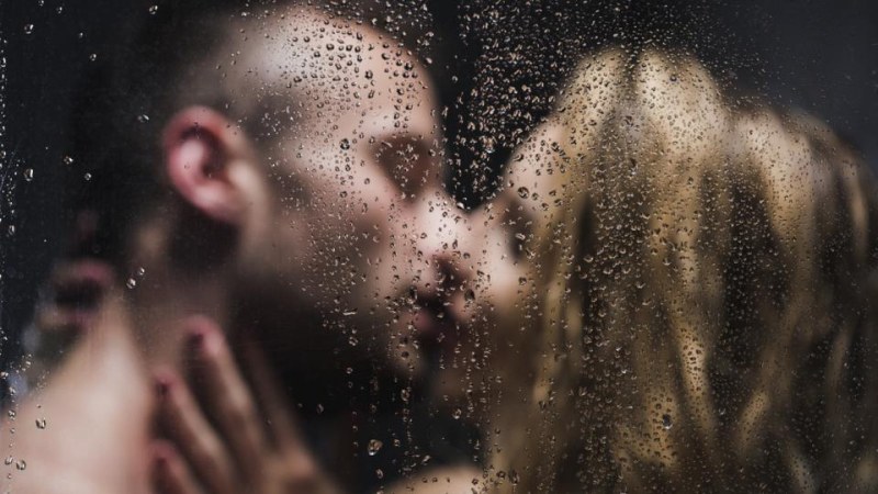 7 еротични съвета за любовна игра под душа