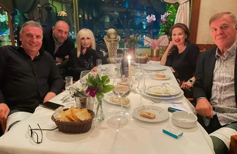 Президентът на баскетболния Левски Тити Папазов подари на вечеря веднага