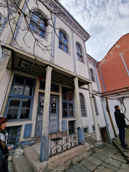 Възстановяват фасадата на къща Павлити, започва и ремонт на калдъръмени улици в Стария град