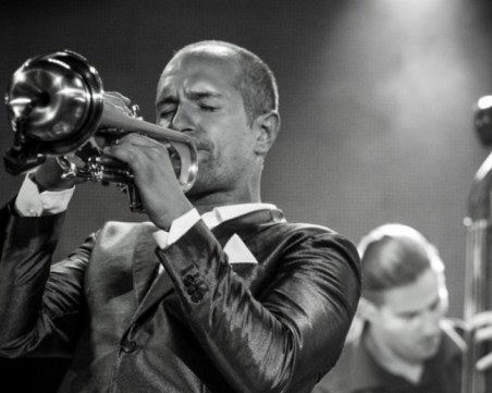 Боби Вълчев и Биг Бенд Пловдив канят на концерт на свещи на Бунарджика