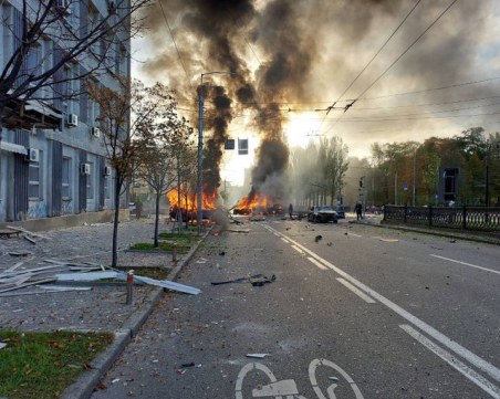 Експлозии и сирени тази нощ в Киев, Кличко съобщи за няколко пожара