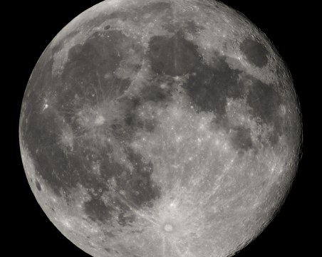 Нов източник на вода е открит в проби от Луната