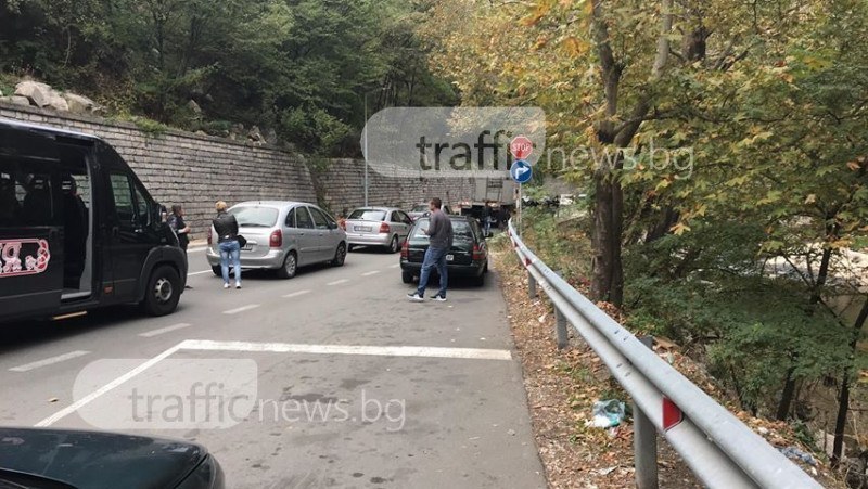Жена и две тийнейджърки са в болница след катастрофа на пътя Асеновград – Смолян