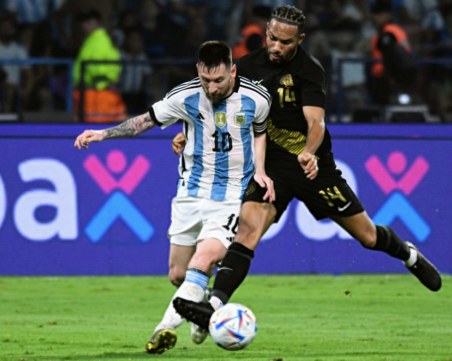 Играч на Локомотив игра срещу Меси, аржентинската звезда с нов рекорд