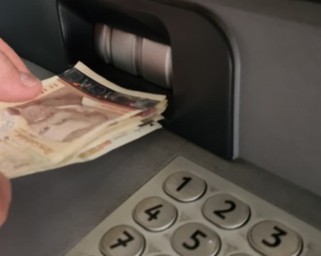 Тихомир Тошев: Малките депозити и бързите кредити закърпват дупки в семейния бюджет