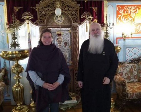 Жена измина пътя от Ирландия до Бачково пеша СНИМКИ