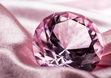 Най редкият сред редките  розов диамант  оценен на 35 милиона