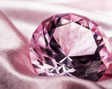 Рядък розов диамант за 35 млн. долара ще бъде предложен на търг