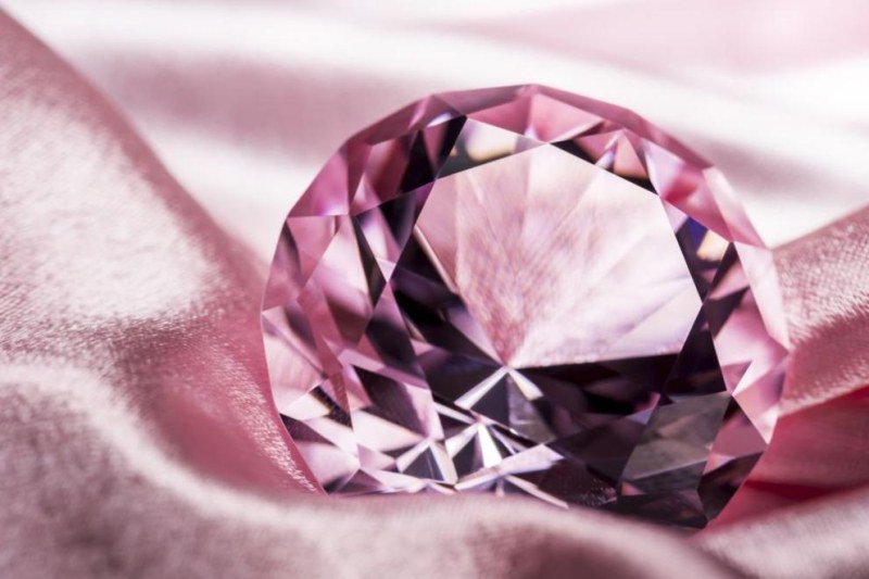 Рядък розов диамант за 35 млн. долара ще бъде предложен на търг