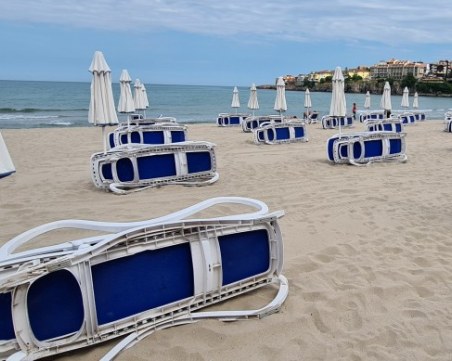 Концесионер: Ще има увеличение на цените на шезлонгите и чадърите