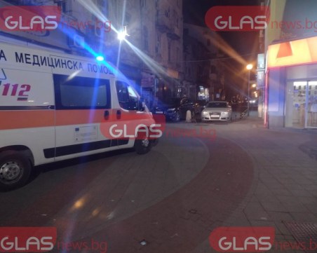 Неправилно паркиран автомобил блокира линейка в центъра на Пловдив
