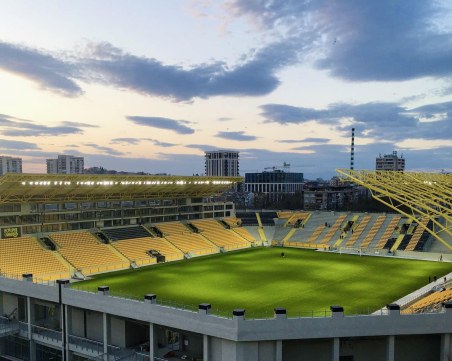 Пуснаха осветлението на Колежа