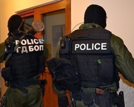 Разбиха банда за данъчни измами и пране на пари, 9 са обвинени