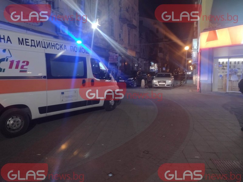 Неправилно паркиран автомобил блокира линейка в центъра на Пловдив