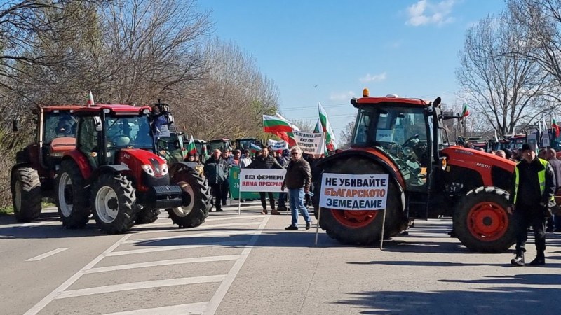 Продължава протеста на зърнопроизводителите в цялата страна! Включват се и лозарите