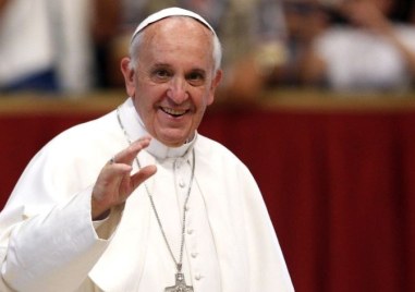 Изписаха папа Франциск след тридневен престой в болница Това съобщи